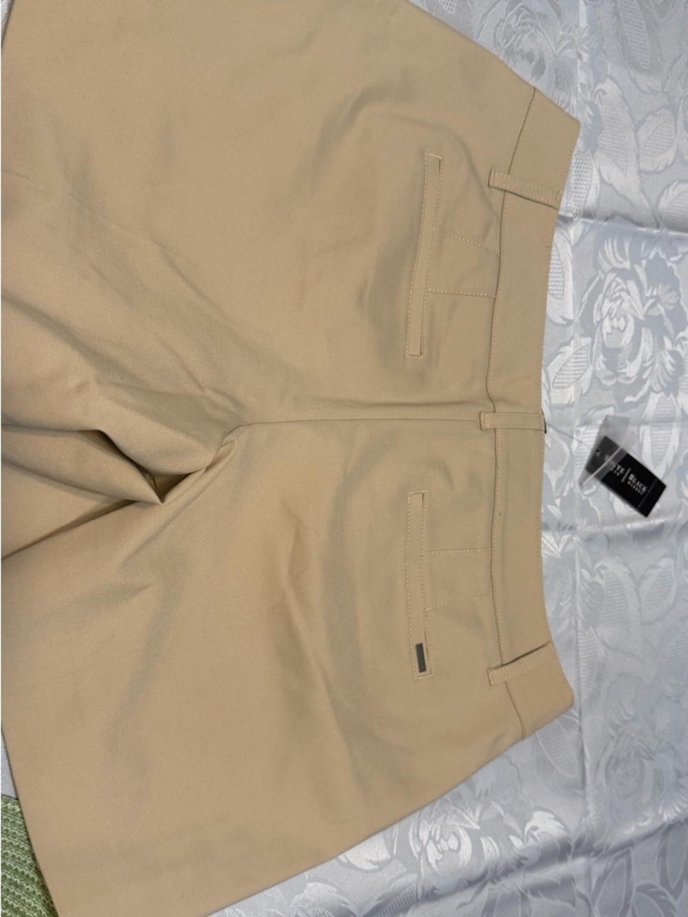 White House Black Market Beige Tailored Women's Skort - Picture 2 of 2
